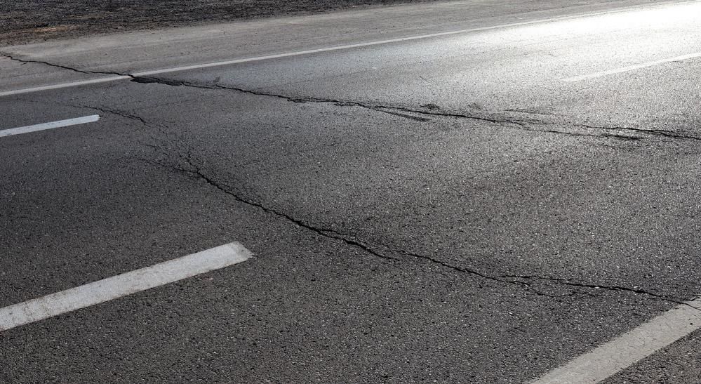 Deprem sonrası Aksaray’da yol ve araziler yarıldı! 6