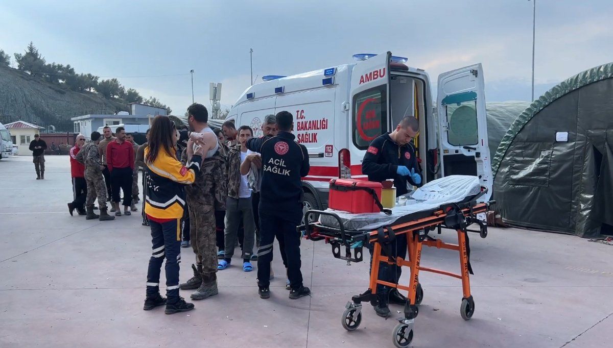 Hatay'da tetanos aşısı yapılmaya başlandı: Mahalle mahalle gezerek aşı yapılıyor! 3