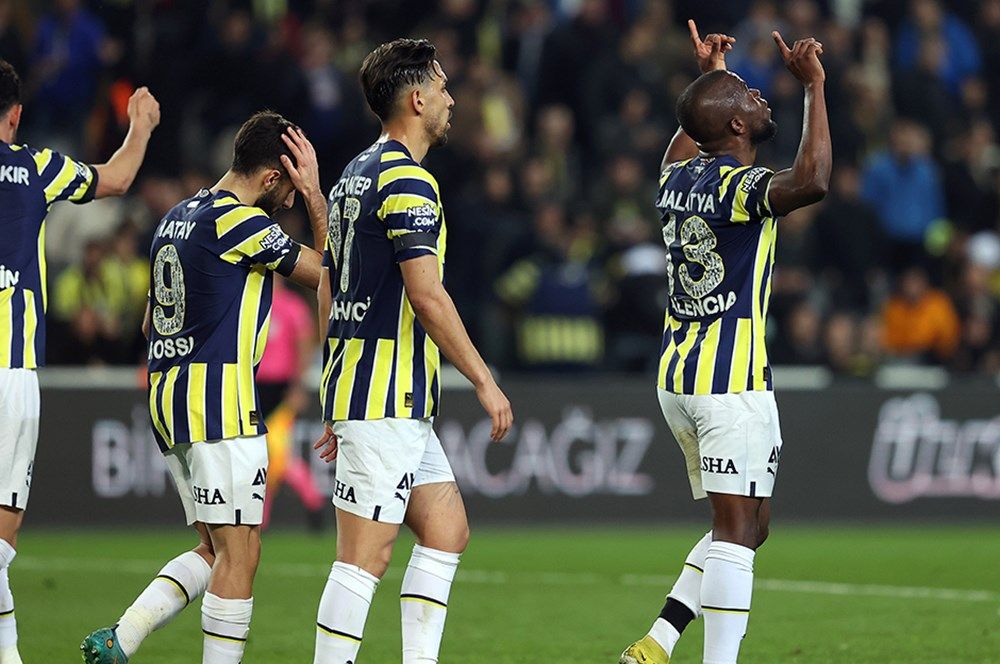 Enner Valencia Erling Haaland'ın ensesine yapıştı! 1