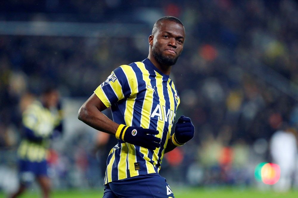 Enner Valencia Erling Haaland'ın ensesine yapıştı! 3