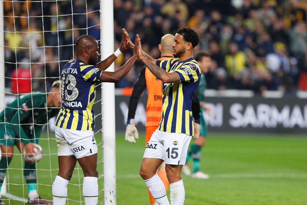 Enner Valencia Erling Haaland'ın ensesine yapıştı! 4