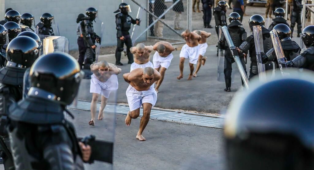 Dünya El Salvador'dan gelen görüntüleri konuşuyor: Amerika kıtasının en büyük hapishanesi 2