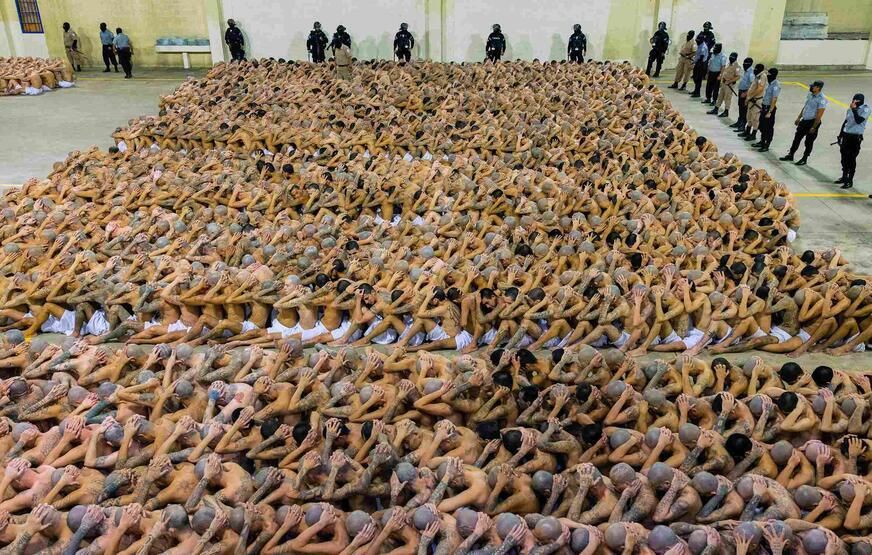 Dünya El Salvador'dan gelen görüntüleri konuşuyor: Amerika kıtasının en büyük hapishanesi 1