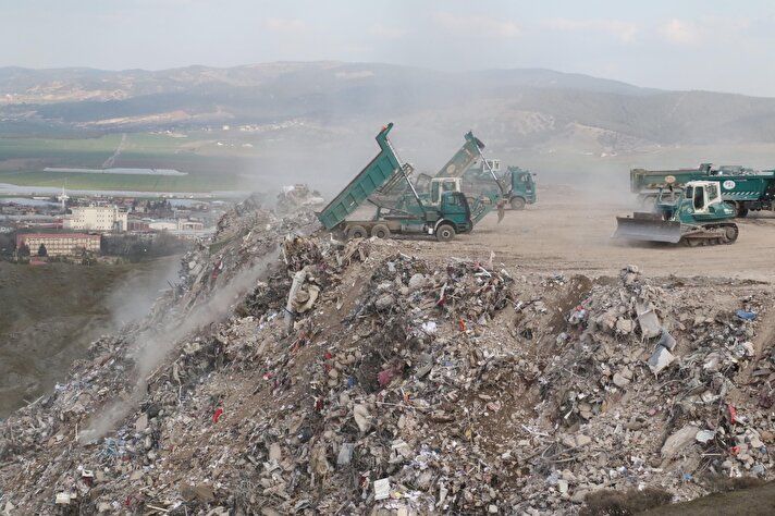 Kahramanmaraş’taki enkazın kaldırılması 1,5 ay sürecek 12