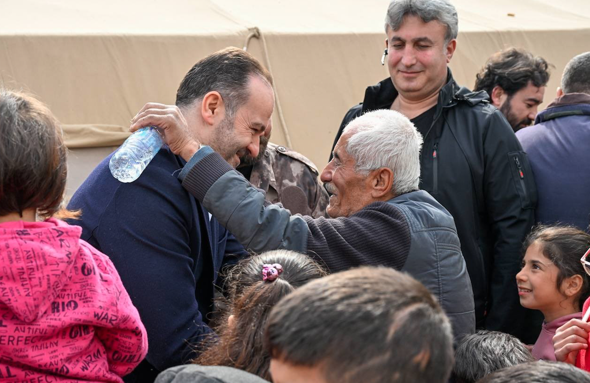 TRT dizileri Gönül Dağı ve Al Sancak'ın oyuncuları deprem bölgesinde 5