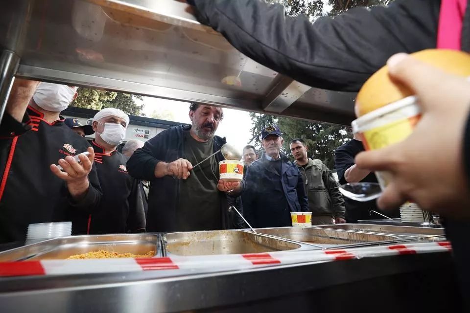 Bakan Akar Hatay'da! Mehmetçik okulunu ve Mehmet Şef'i ziyaret etti 4