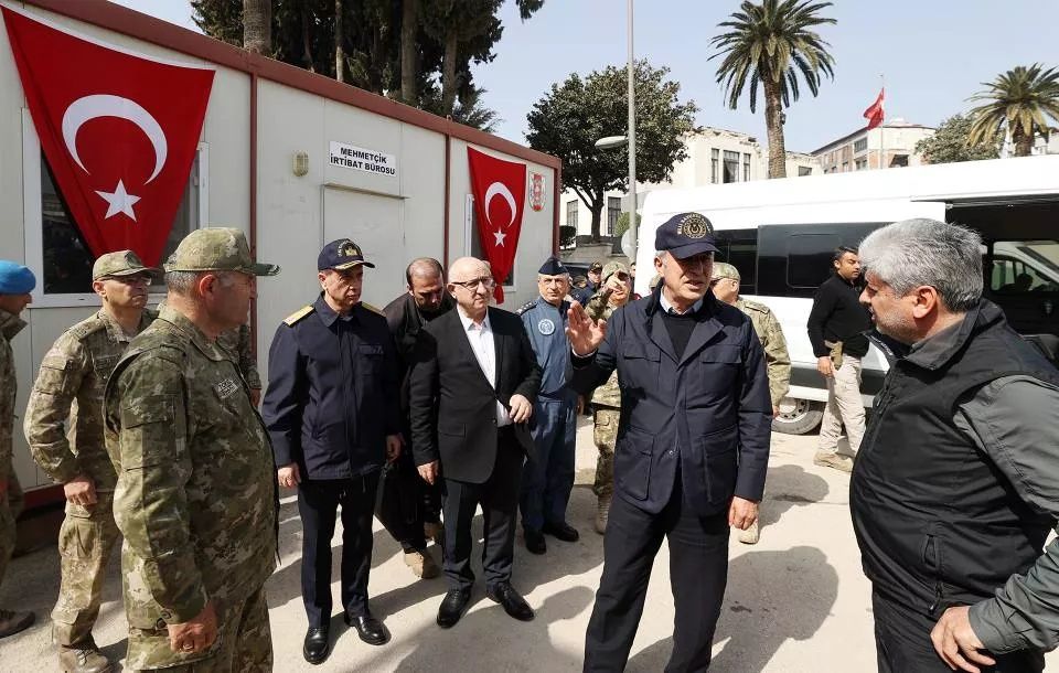 Bakan Akar Hatay'da! Mehmetçik okulunu ve Mehmet Şef'i ziyaret etti 2