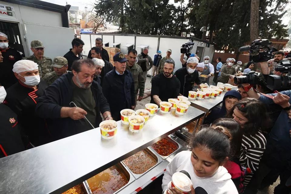 Bakan Akar Hatay'da! Mehmetçik okulunu ve Mehmet Şef'i ziyaret etti 5