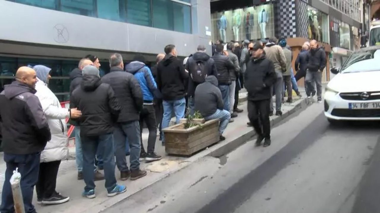 Başvurular başladı! SGK önlerinde uzun EYT kuyrukları oluştu 4