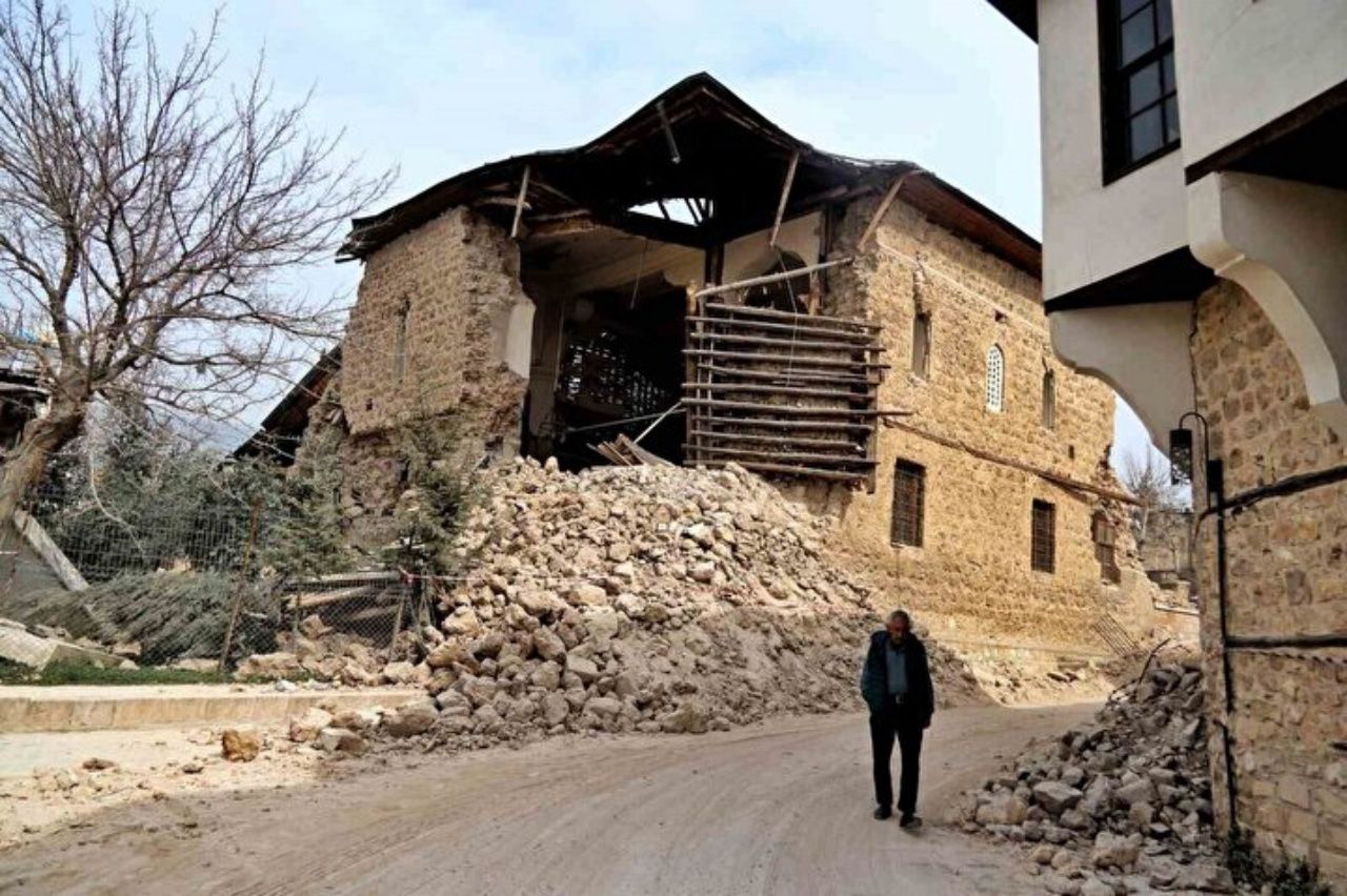 Deprem bölgesinden kahreden görüntüler! Her şehirde başka bir hüzün, başka bir acı 11