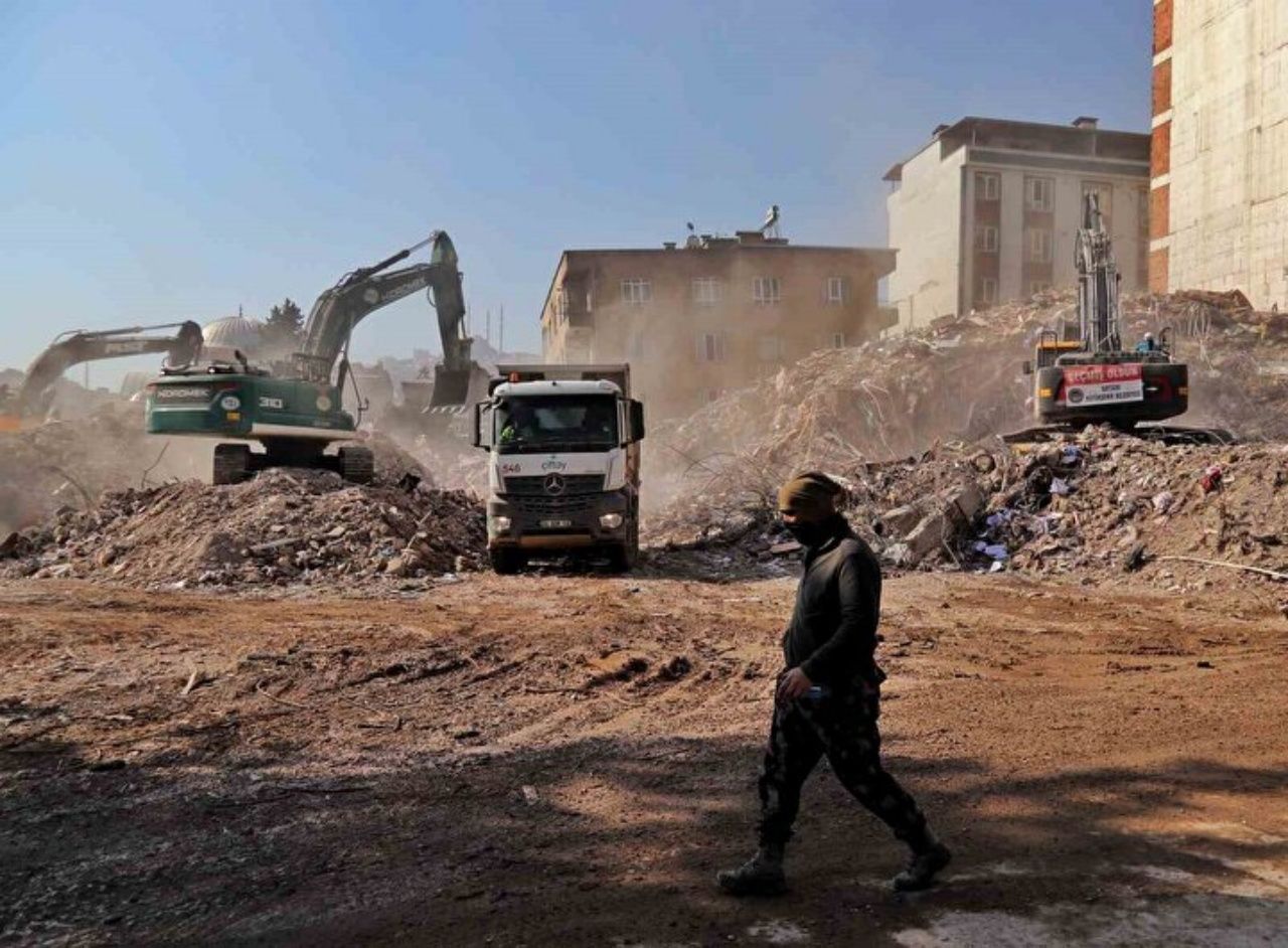 Deprem bölgesinden kahreden görüntüler! Her şehirde başka bir hüzün, başka bir acı 18