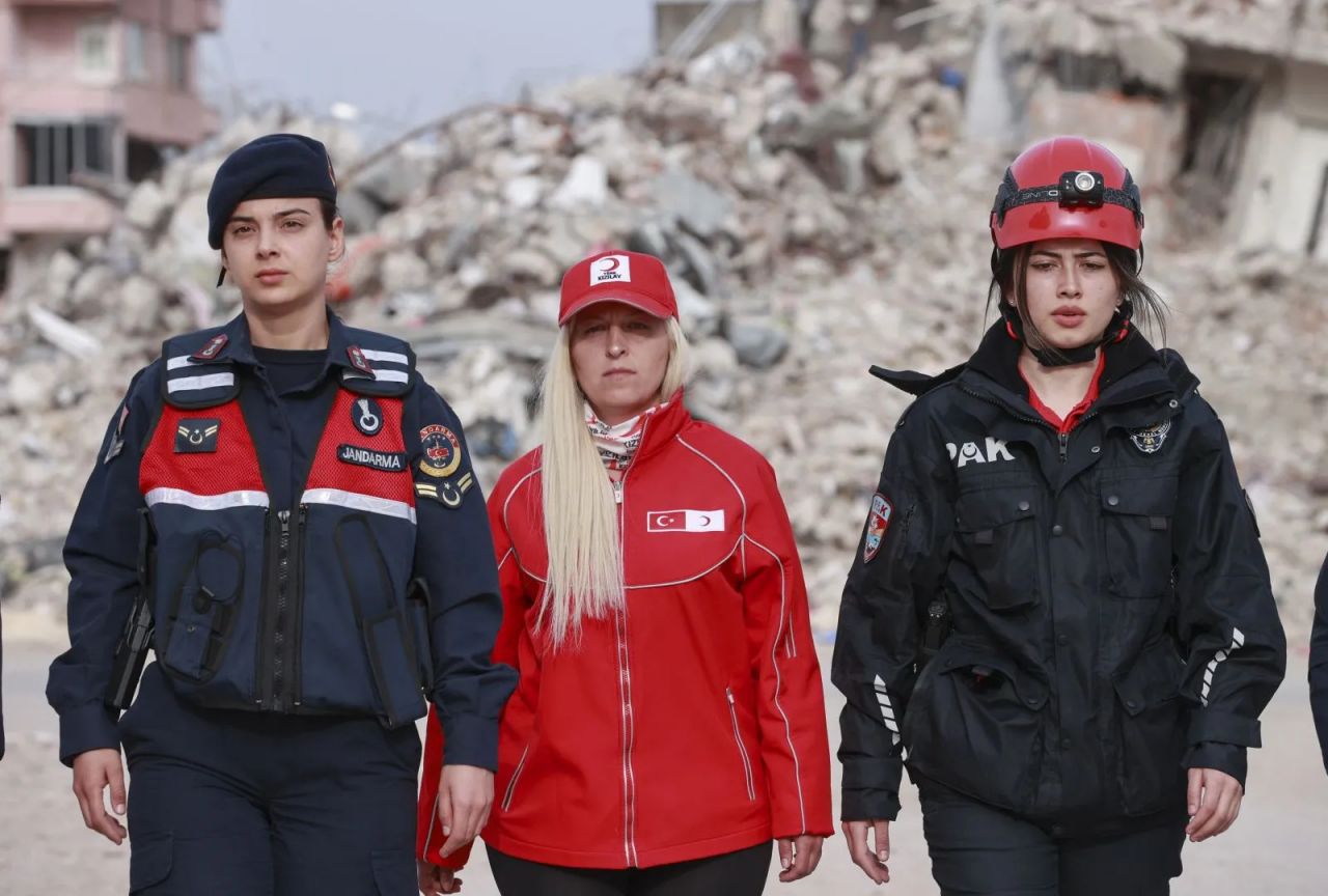 İşte deprem bölgesinin kahraman kadınları... 3