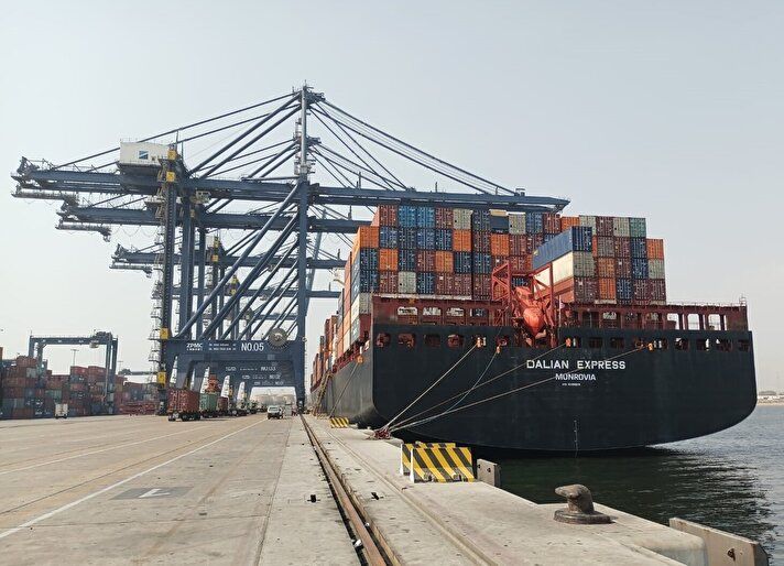 Pakistan'dan Türkiye'ye 8 bin 200 kışlık çadır taşıyan ikinci gemi yolda 4