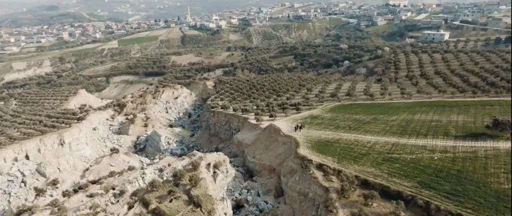 Deprem sonrası bataklık gölü oluştu! 2