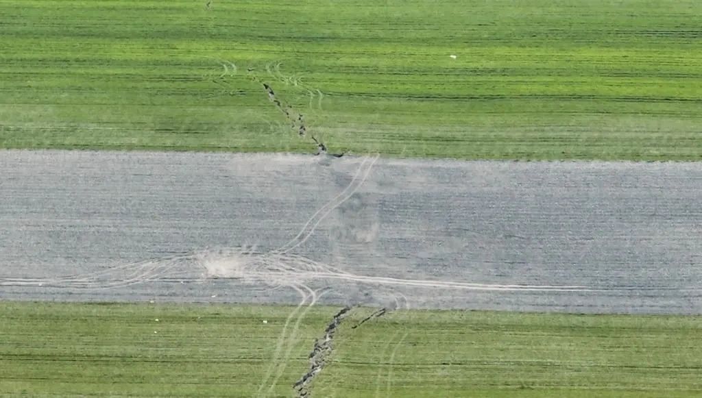 Deprem sonrası bataklık gölü oluştu! 1