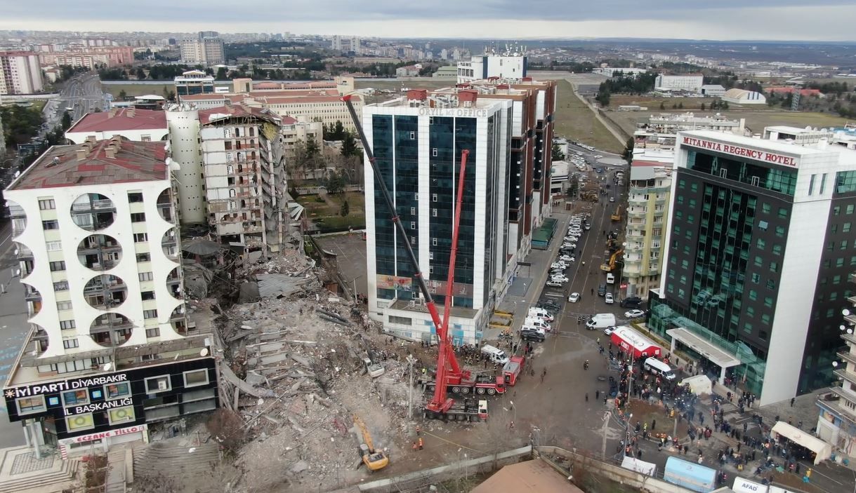 Sitenin altındaki havuzun görüntüleri ortaya çıktı: Tek bir kolon yok 3
