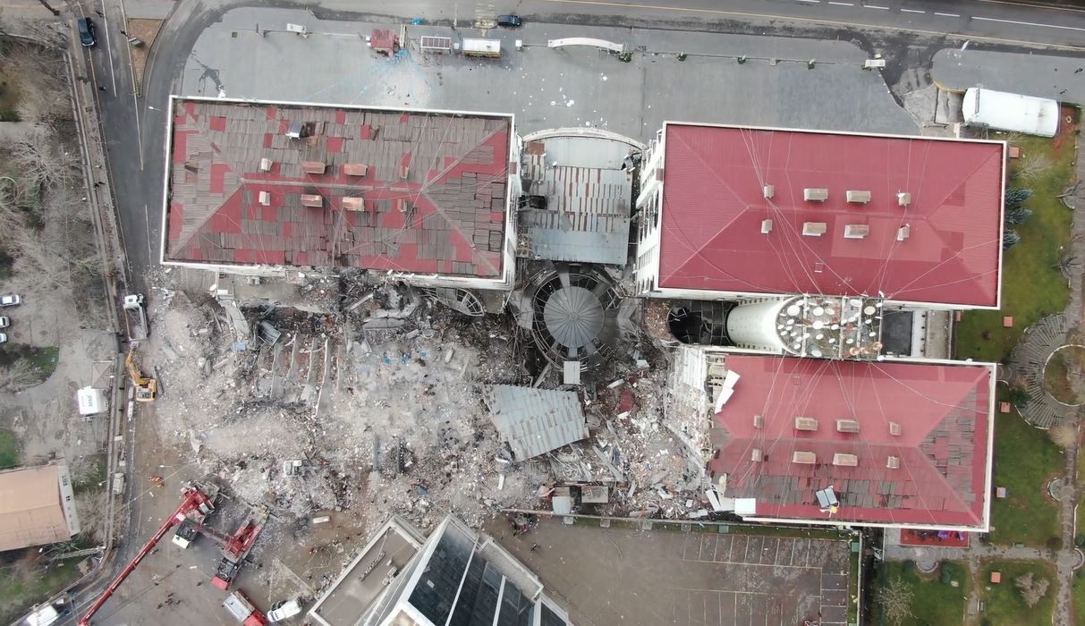 Sitenin altındaki havuzun görüntüleri ortaya çıktı: Tek bir kolon yok 4