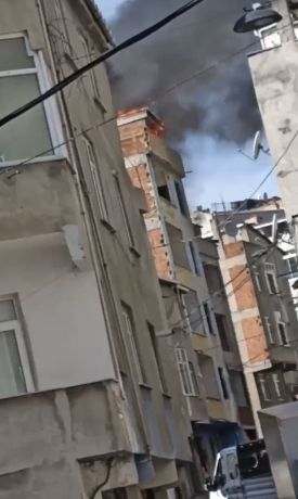 Terk edilmiş binada yangın çıktı: Yangının ardından çatı katında şok eden görüntüyle karşılaştılar 1