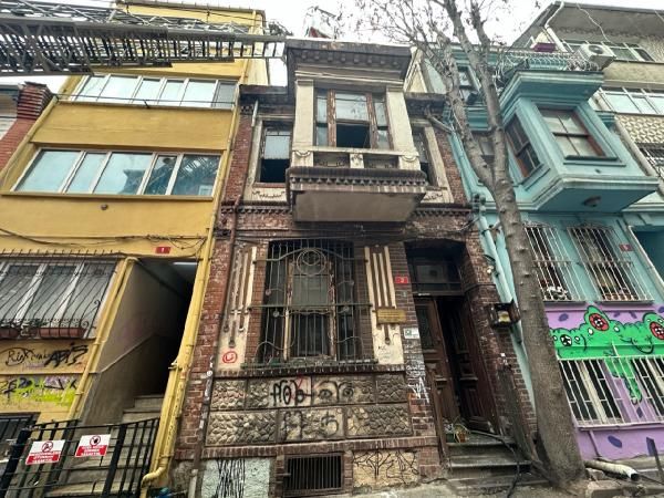 Opera sanatçısı İhsan Ünlüer'in evinde yangın çıktı 4
