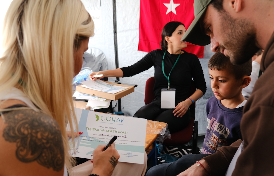 Ünlü isimler 'sanatla terapi' için Hatay’a gitti 2