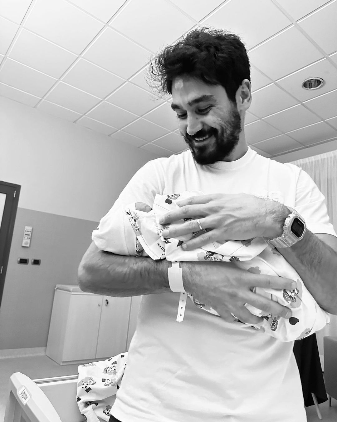 İlkay Gündoğan ile Sara Arfaoui'nin bebeği dünyaya geldi 5