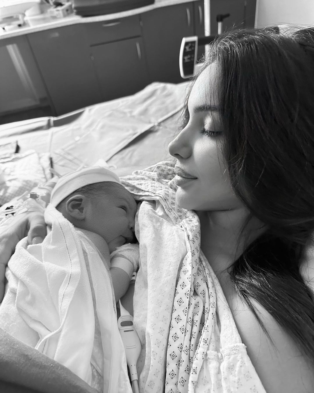 İlkay Gündoğan ile Sara Arfaoui'nin bebeği dünyaya geldi 6