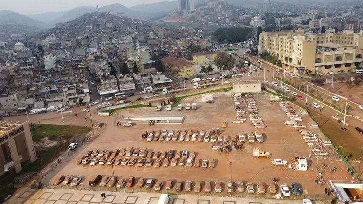 Sel felaketi 170 araca mezar oldu! En son cep telefonuyla sel görüntüsünü çekiyordu... 3