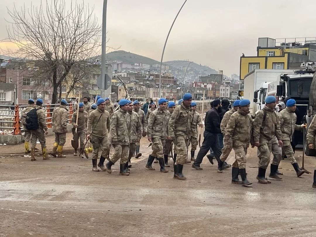 Sel felaketi 170 araca mezar oldu! En son cep telefonuyla sel görüntüsünü çekiyordu... 10