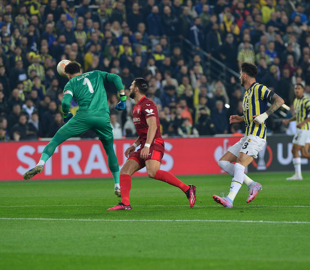 Galatasaray'dan Altay Bayındır'a transfer teklifi 2