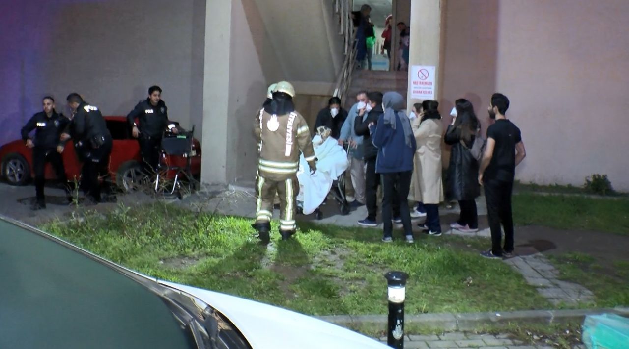 Sultan Abdülhamid Han Eğitim ve Araştırma Hastanesi'nde korkutan yangın! Hastalar tahliye edildi, 1 kişi hayatını kaybetti 2