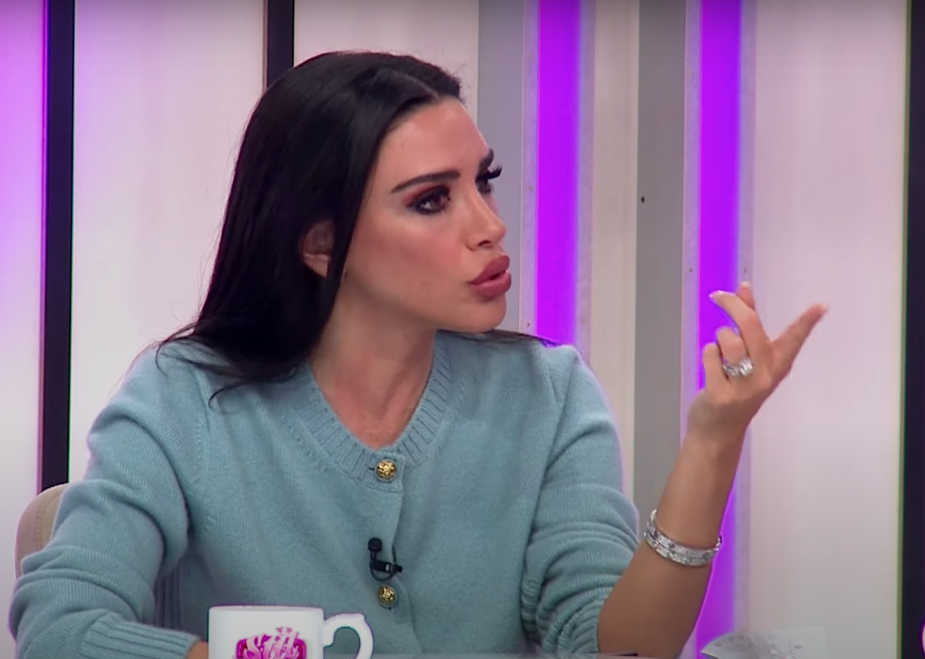 Stil İkonu'nun jürisi Aslıhan Doğan Turan'ın kazağının fiyatı ağızları açık bıraktı 9