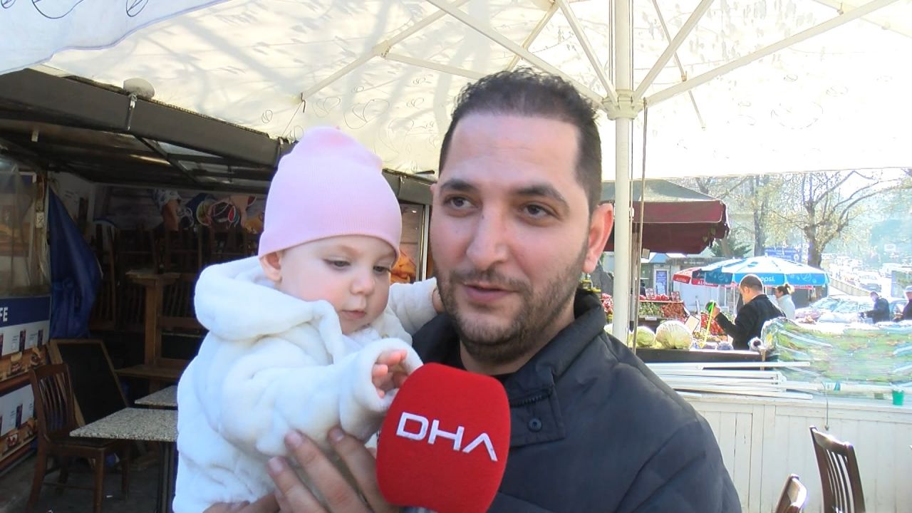 Cumhurbaşkanı Erdoğan 8 aylık Lina bebeği sevip oyuncak hediye etti 3