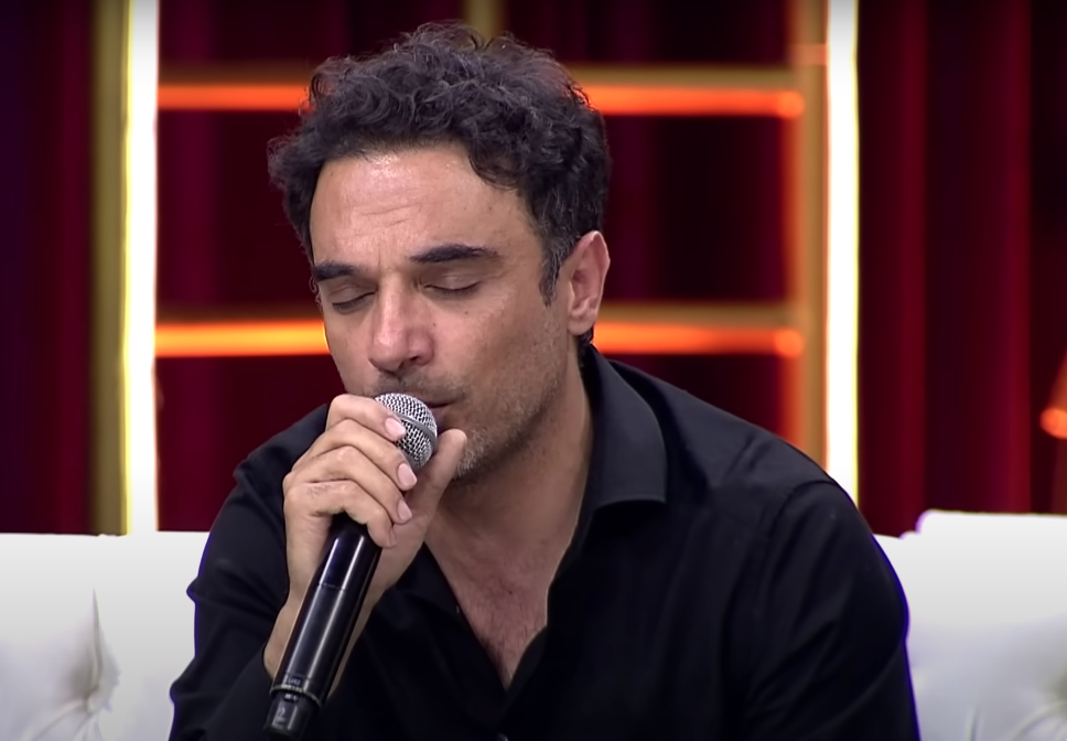 Şarkılar Bizi Söyler'de duygu dolu anlar... Depremde aile yakınlarını kaybeden Uğur Aslan hem ağladı hem ağlattı 14