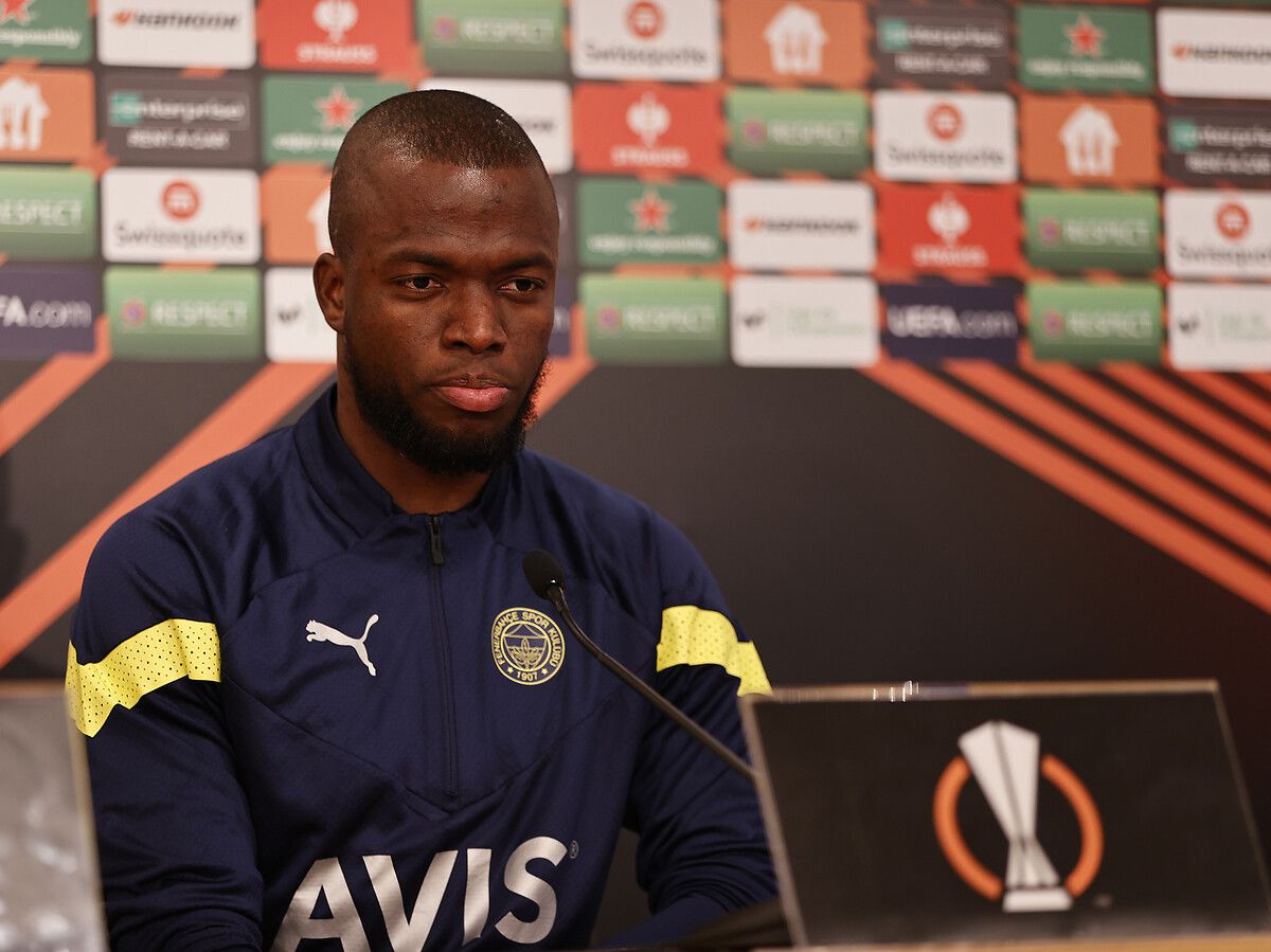 Fenerbahçe'ye Beşiktaş derbisi öncesi haber var! Valencia... 12