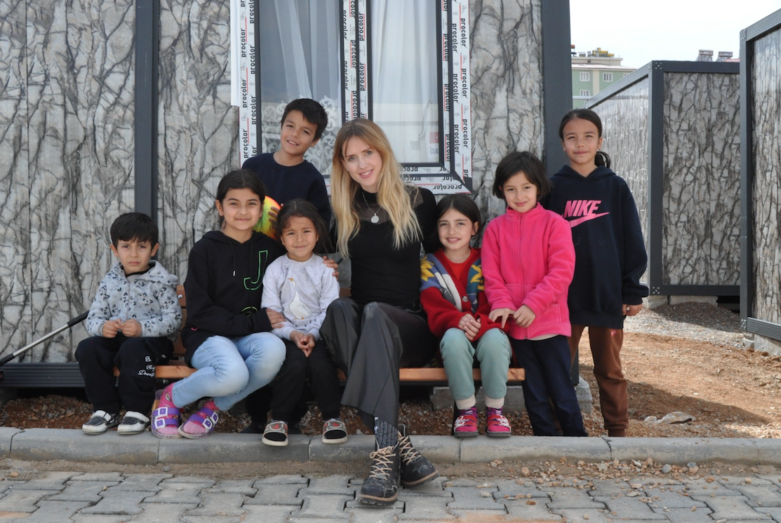 Wilma Elles, Afşin'de depremzedeleri ziyaret etti 6