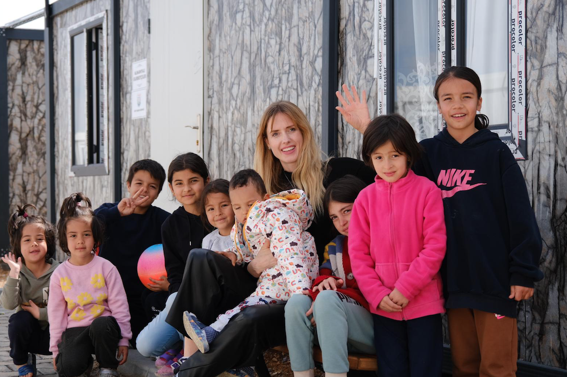 Wilma Elles, Afşin'de depremzedeleri ziyaret etti 2