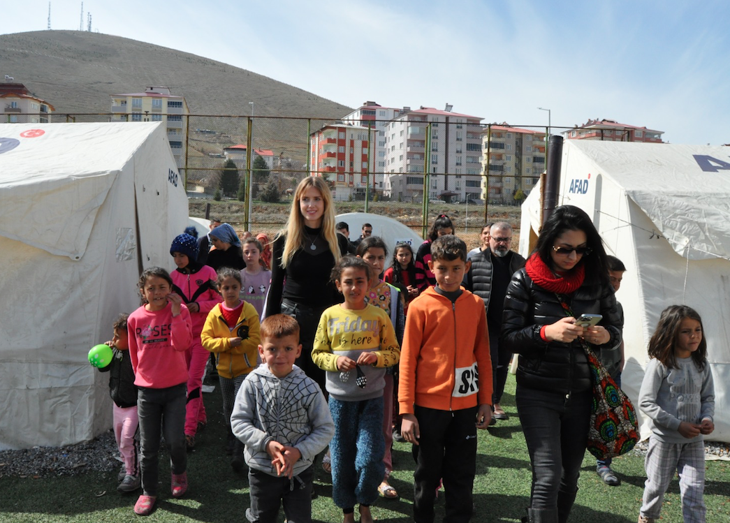 Wilma Elles, Afşin'de depremzedeleri ziyaret etti 1