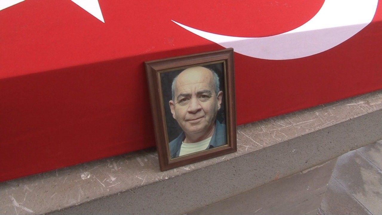 Sanatçı dostlarından son görev... Köksal Engür toprağa verildi 9