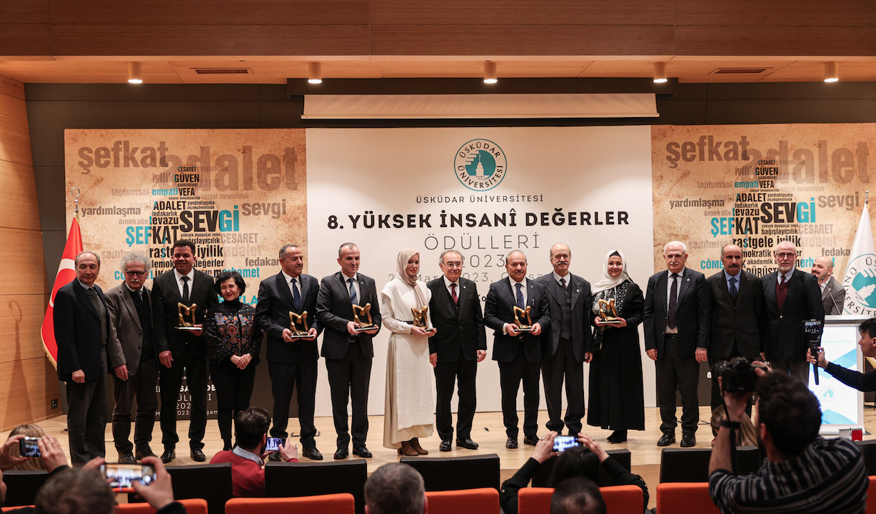 Umuda Koşanlar Derneği Yönetim Kurulu Başkanı Gamze Özçelik'e 'Yüksek İnsani Değerler Ödülü' verildi 2