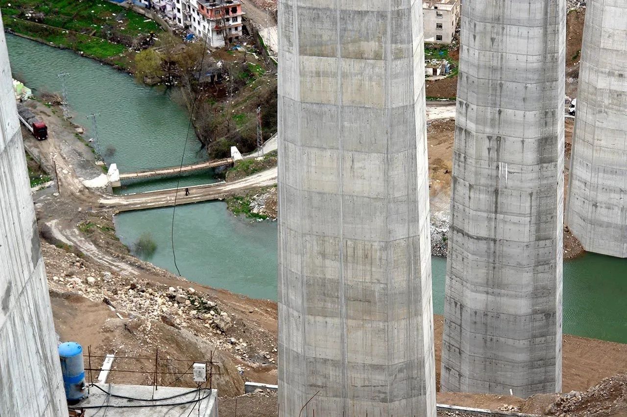 Yusufeli'nde su seviyesi 91 metreye ulaştı! Binaların çoğu suya gömülüyor... 11
