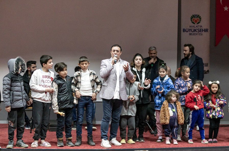 Mahmut Tuncer, Malatya'da depremzedelerle buluştu 1