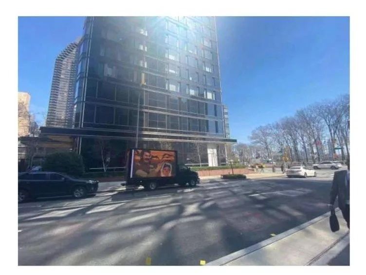 New York'ta terör destekçilerinden provokasyon: Öcalan, PKK ve HDP görselli kamyonu Türkevi önüne park ettiler! 2