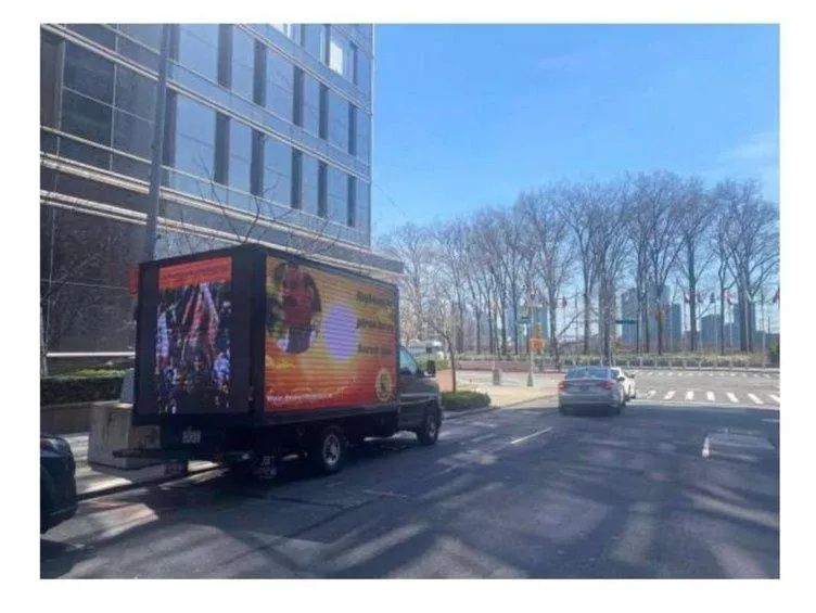 New York'ta terör destekçilerinden provokasyon: Öcalan, PKK ve HDP görselli kamyonu Türkevi önüne park ettiler! 1