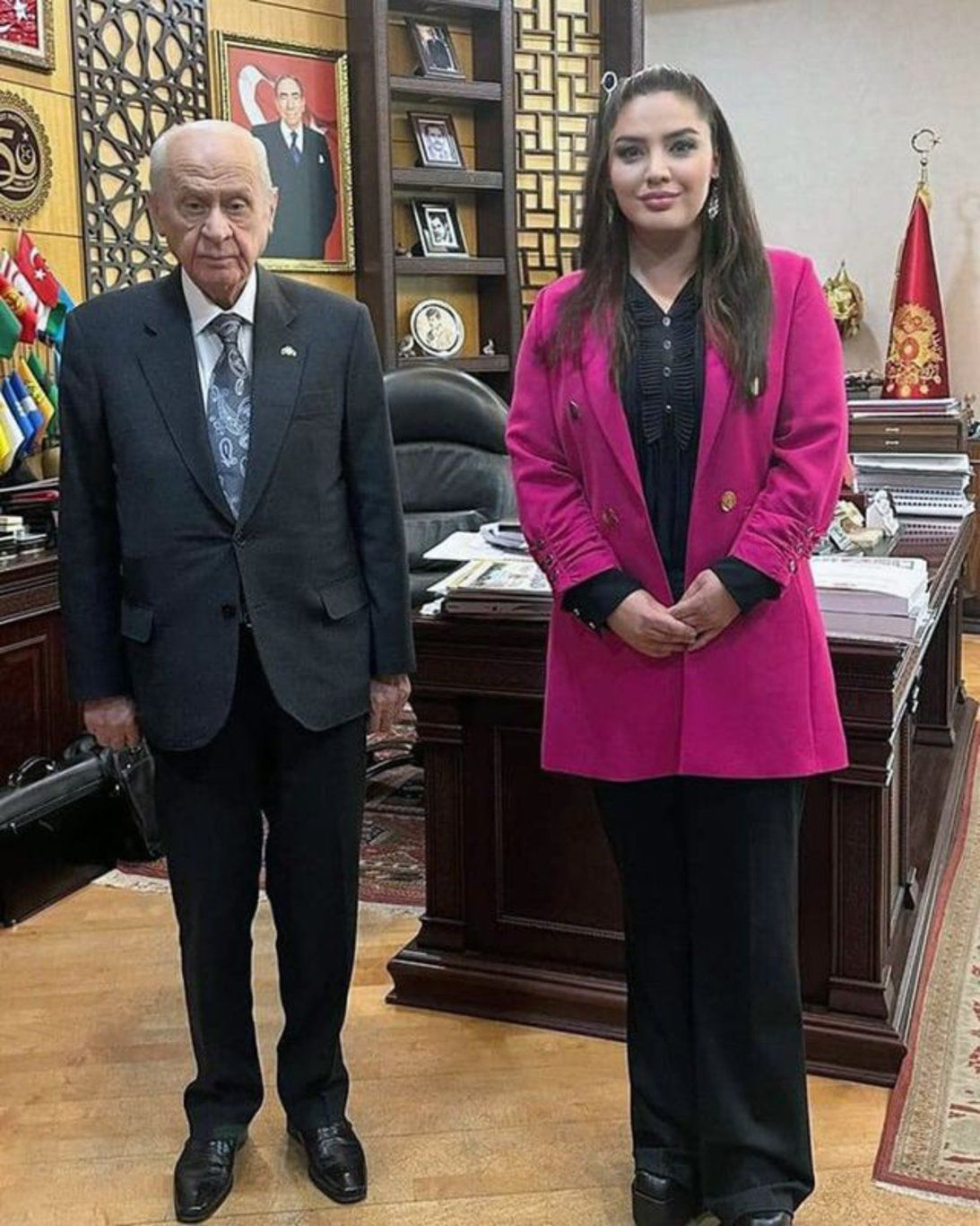 “Reis” filminin Emine Erdoğan'ı ünlü oyuncu Özlem Balcı MHP'den milletvekili adayı oldu! 3