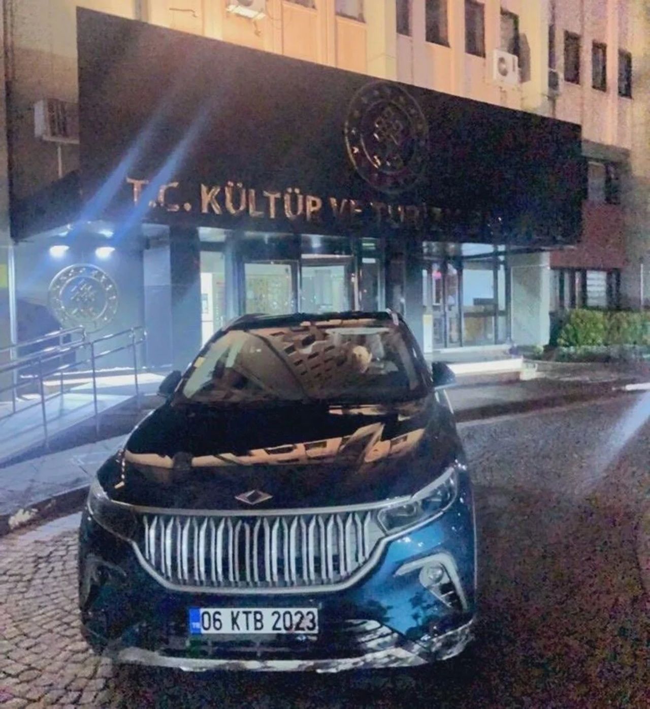 Bakanlar TOGG'u teslim almaya başladı, yerli otomobil yollarda görüldü 5