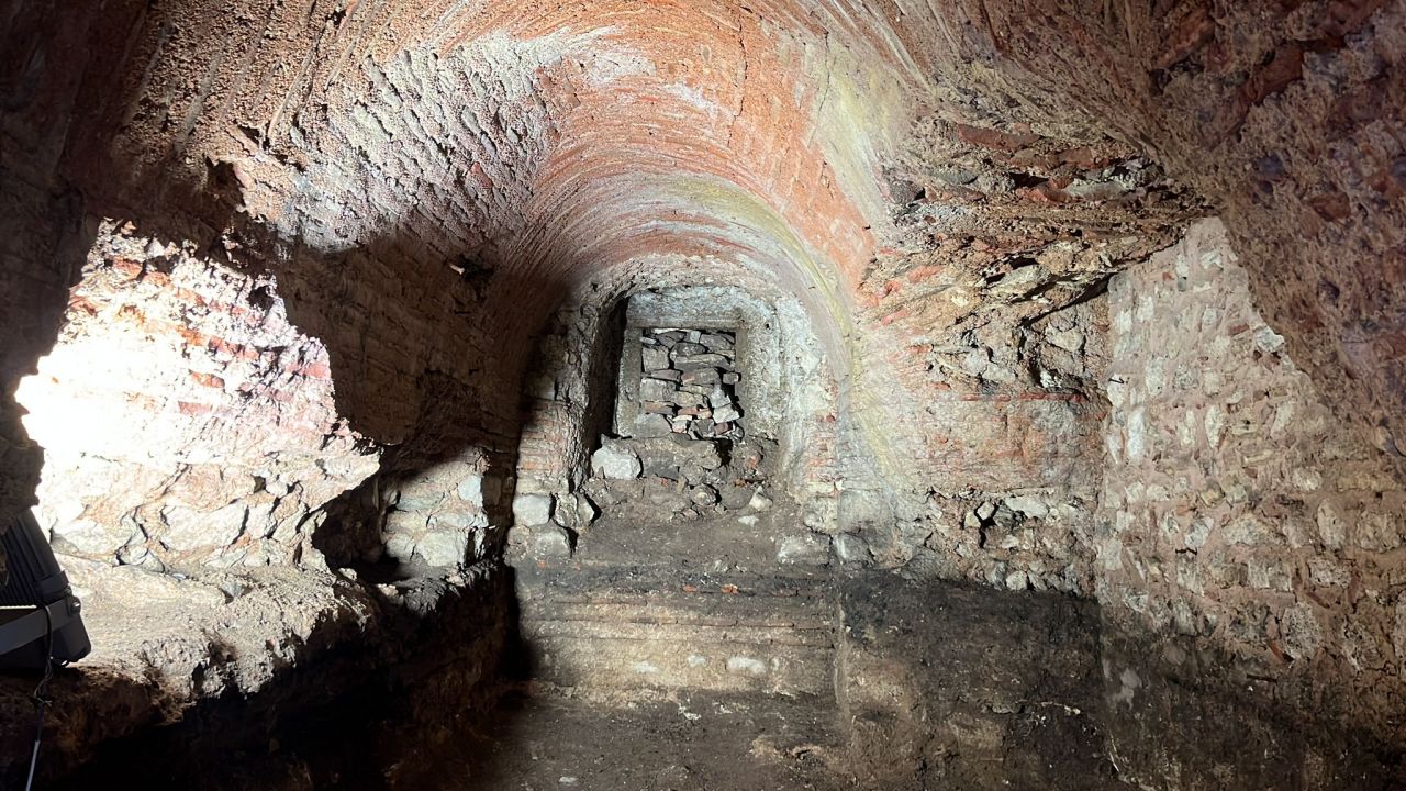 İstanbul'da bin 500 yıllık yeraltı dehlizi bulundu 2