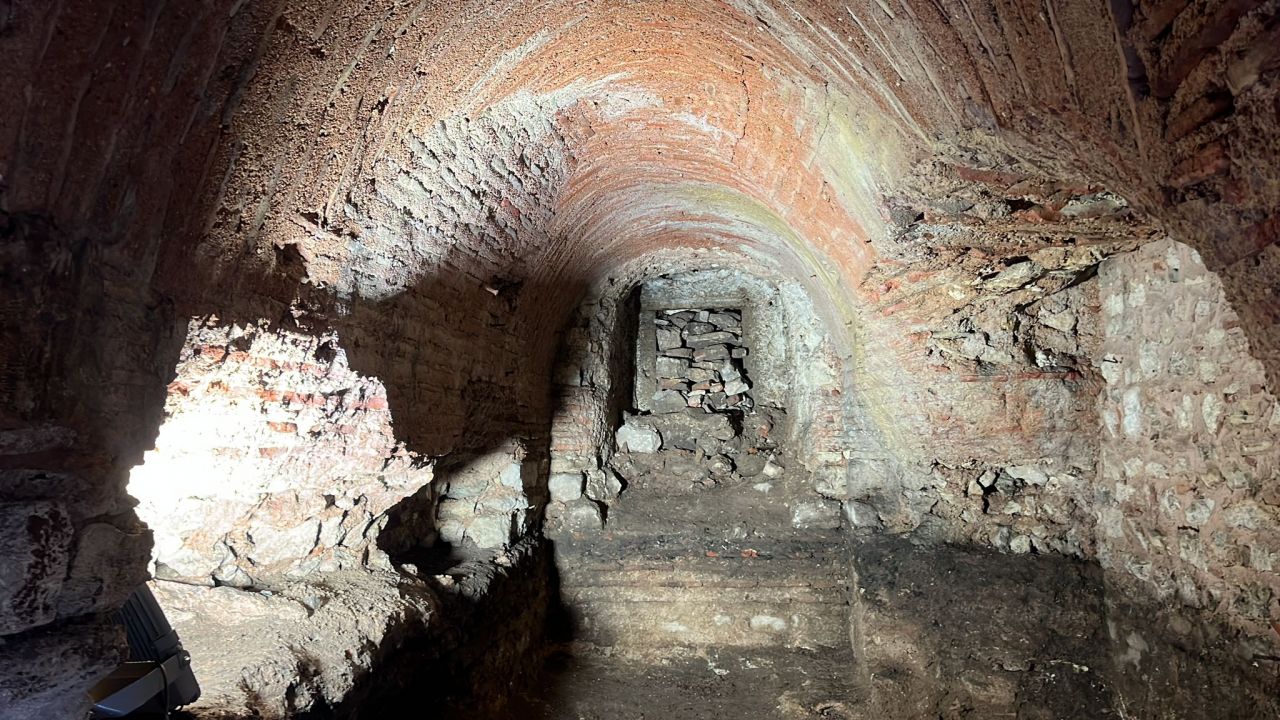 İstanbul'da bin 500 yıllık yeraltı dehlizi bulundu 4