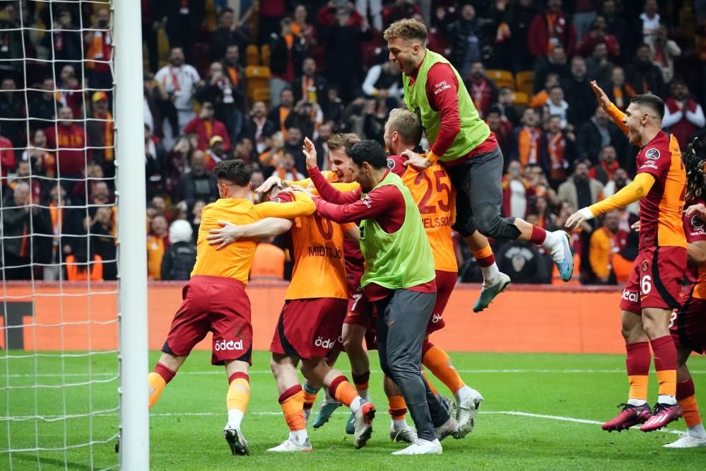 Galatasaray transferde bombayı patlattı! Yıldız geliyor 1
