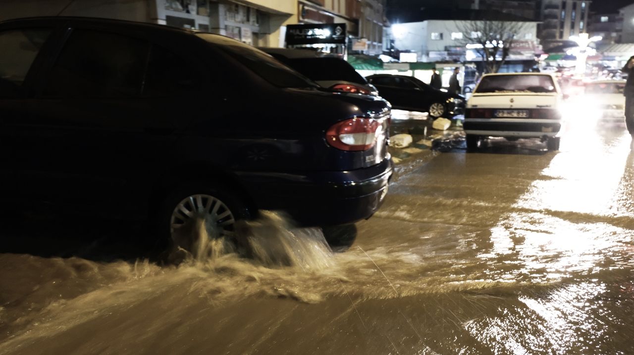 Bingöl, Diyarbakır, Elazığ ve Şanlıurfa'da şiddetli yağış! Cadde ve sokaklar suyla doldu 5