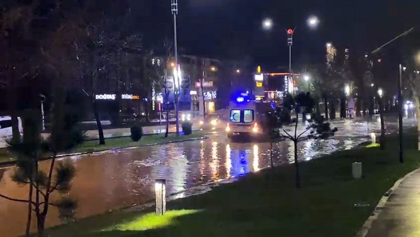 Bingöl, Diyarbakır, Elazığ ve Şanlıurfa'da şiddetli yağış! Cadde ve sokaklar suyla doldu 3